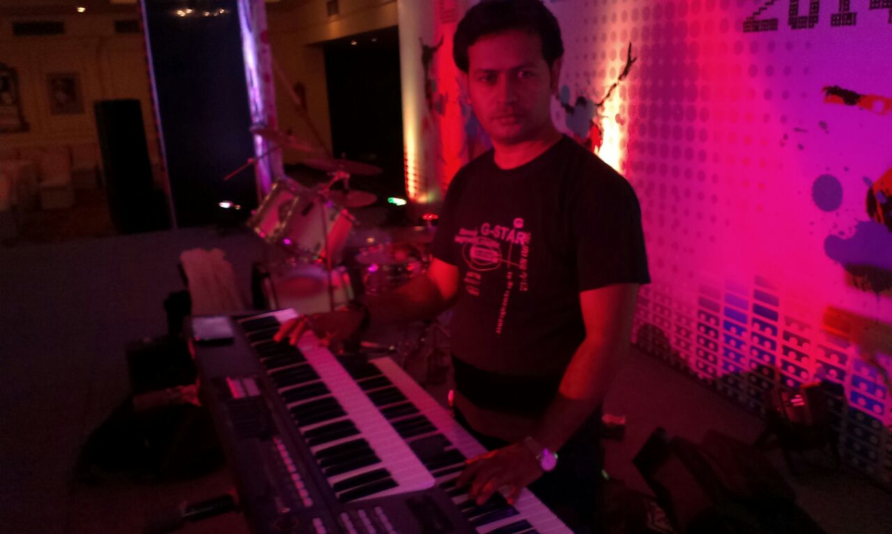 male keyboard players zarqa jordan